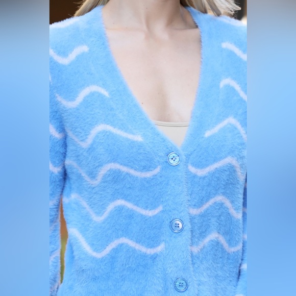 Boutique | New Blue Cropped Fuzzy Cardigan - Picture 4 of 5